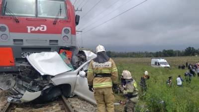ЧП. Два человека погибли в ДТП с пассажирским поездом