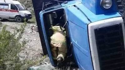 Девять человек госпитализированы при опрокидывании грузового авто в Туве