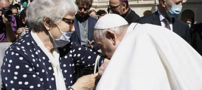 Папа поцеловал татуировку узницы Освенцима