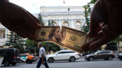 Эксперт объяснил решение отказаться от доллара в ФНБ
