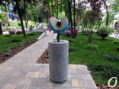 В одесском Греческом парке расцветает скульптурный Сад жизни (фоторепортаж)
