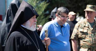 "Решение придет, когда сделаем выводы": Католикос побывал в воинской части в Карабахе
