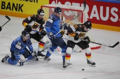 Эндрю Манджапан - Александр Хмелевский - Сборная Канады стала первым финалистом чемпионата мира по хоккею - aif.ru - Финляндия - Канада - Рига