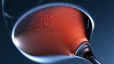 Бутылку красного вина стоимостью более 250 тыс. рублей украли из московского магазина