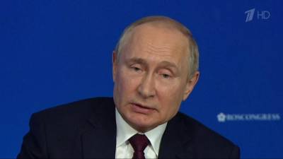 Президент России в рамках ПМЭФ ответил на вопросы руководителей мировых информагентств