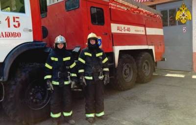 В Тверской области застрявших на дереве детей пришлось снимать пожарным