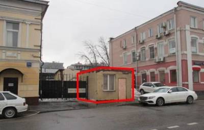 Незаконную постройку снесли в центре Москвы