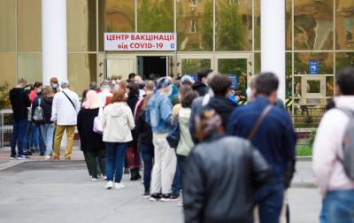 Киевлян призвали подписать декларацию с врачом для ускоренной вакцинации