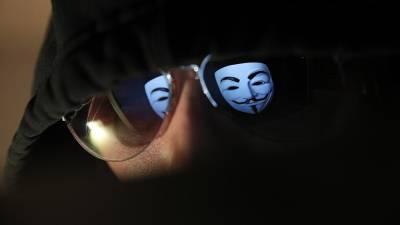 «Анонимусы» объявили войну Илону Маску из-за обвала биткоина