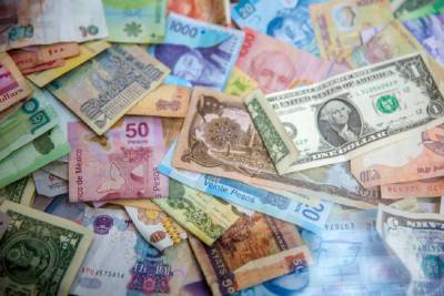 Россиянам подсказали, в какой валюте лучше хранить сбережения