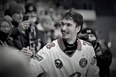 В Новосибирске в возрасте 30 лет умер шестикратный чемпион мира по хоккею с мячом