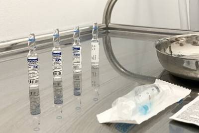 В Роспотребнадзоре оценили эффективность вакцин против новых штаммов COVID-19