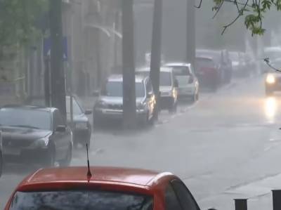 Не забудьте що-небудь від дощу: синоптик Наталка Діденко попередила про грози та сильний вітер