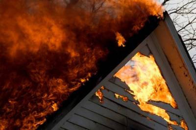 Ночью в Ивановской области опять сгорел садовый домик