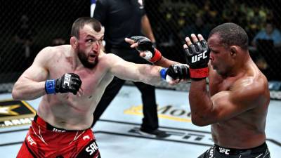 Успешное возвращение: как Салихов победил Триналдо на UFC Vegas 28 и выиграл первый бой за 11 месяцев