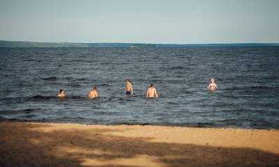 В Петрозаводске запретили купаться во всех водоемах