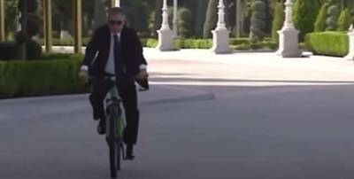 Как Голобородько: президент Туркмении приехал на работу на велосипеде под бурные овации