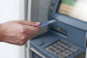 Какие ошибки при пользовании банкоматом совершают украинцы