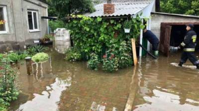 Из-за ливней в Днепре остаются подтопленными почти полсотни домов