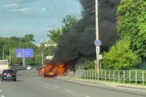 В Киеве взорвался микроавтобус. ВИДЕО
