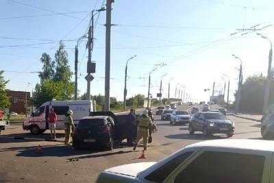 По вине пьяного водителя в Ижевске столкнулись два авто и мотоцикл