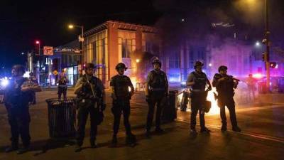 Миннеаполис охватили беспорядки – снова после убийства афроамериканца полицейскими