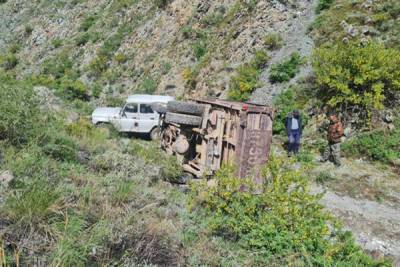 Водитель перевернувшегося в Туве грузовика был лишён прав в марте