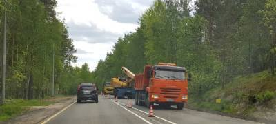 В Карелии дорожники переделывают работу на трассе, которая разрушилась сразу после ремонта (ФОТО)
