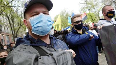 Сенат Франции потребовал реакции Парижа на рост неонацизма на Украине