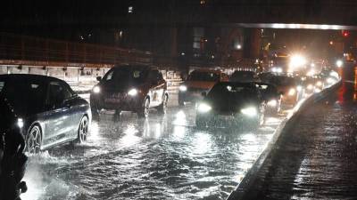 Летнюю жару сменили проливные дожди: в Штутгарте наводнение, есть жертвы