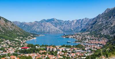 Российским туристам разрешили посещать Черногорию без ПЦР-тестов и виз