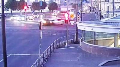 Видео: у Тучкова моста разбились две дорогие иномарки
