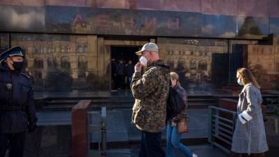 У мавзолея задержали пикетчика, призывавшего Ленина проснуться