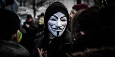 Хакеры из Anonymous объявили войну Илону Маску