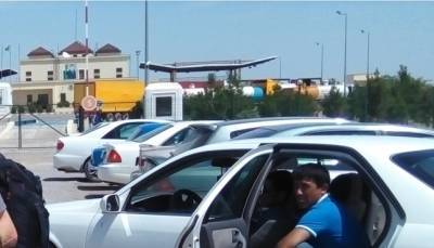 Туркменские студенты пытаются попасть на родину через границу с Узбекистаном
