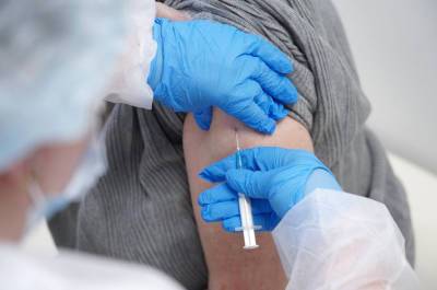 Мурашко: менее 1% людей заболевают коронавирусом после вакцинации
