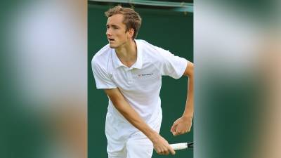 Россиянин Медведев сыграет в четвертьфинале Открытого чемпионата Франции по теннису