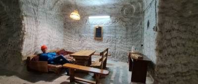 Известный украинский путешественник Дмитрий Комаров посетил соляные шахты на Донетчине (видео)