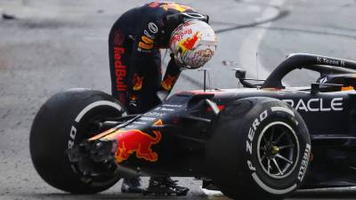В Pirelli назвали предварительную причину взрыва шин на Гран-при Азербайджана