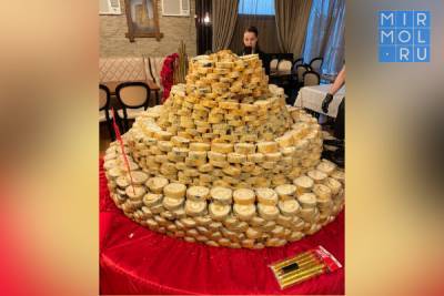 В Махачкале установили мировой рекорд на самый большой торт из роллов - mirmol.ru - Махачкала