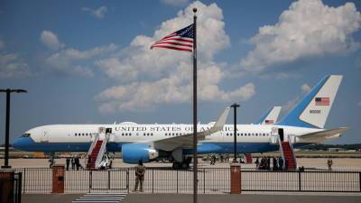 Самолёт вице-президента США вернулся на базу из-за технической проблемы