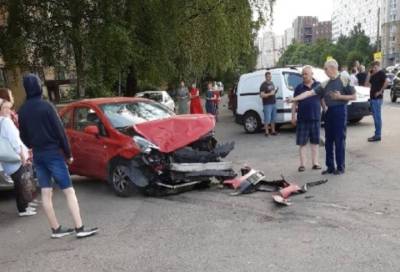 Очевидцы рассказали о ДТП с пострадавшими в Красносельском районе