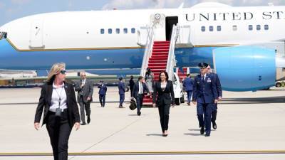 Самолет вице-президента США был вынужден вернуться на авиабазу
