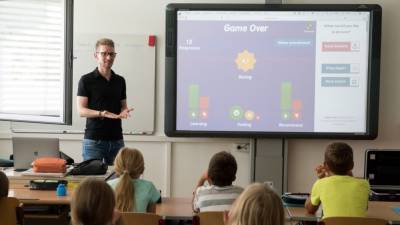 Количество молодых мужчин среди учителей увеличилось в российских школах