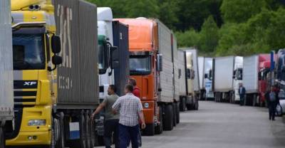 Иностранным грузовикам и автобусам запретили выезд из России до уплаты штрафов