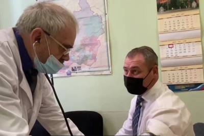 Сити-менеджер Читы поставил прививку от коронавируса