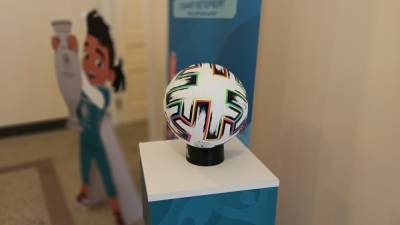 Телевизионную студию в виде мяча установили в Петербурге перед Евро-2020