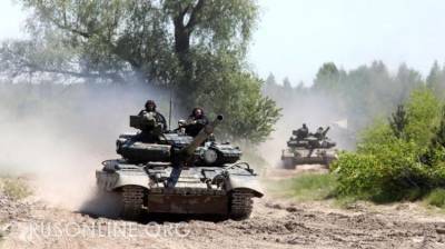 Украина начала тайно стягивать сотни танков к российским границам