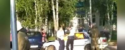 Под Новосибирском пассажир устроил дебош и пытался помешать эвакуации машины