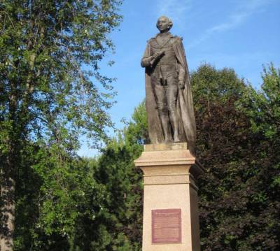 В Канаде снесли статую первого премьер-министра страны